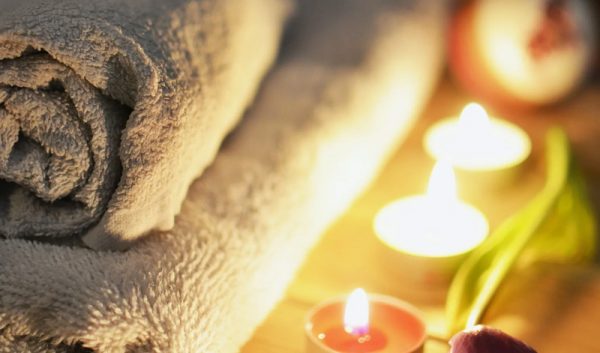 Rituel aux lumières et essences de bougies